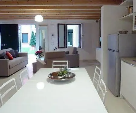 Ca' Degli Antichi Giardini Apartmanhotel 4*