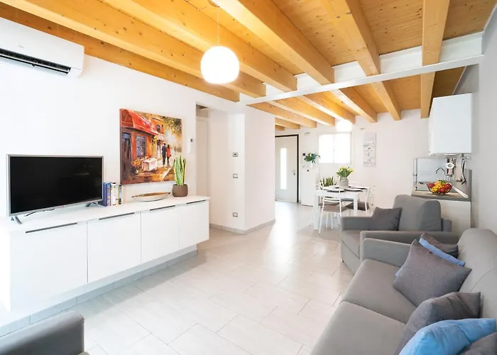 Ca' Degli Antichi Giardini Aparthotel 4*